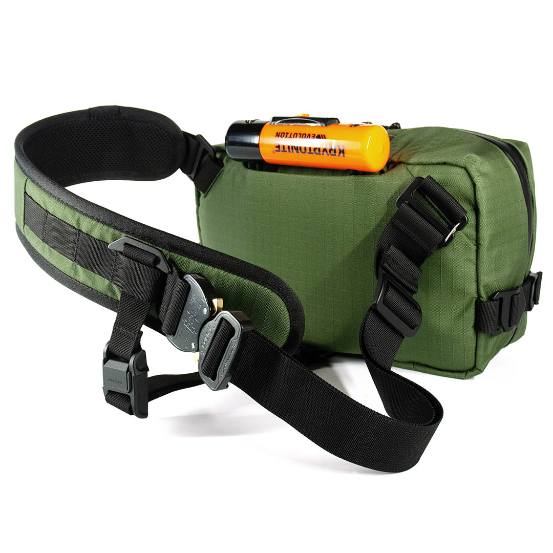 sacoche bandoulière ratio kernel vert foret avec support antivol en u et bandoulière avec boucle cobra austrialpin et retour de sangle fidlock made in france