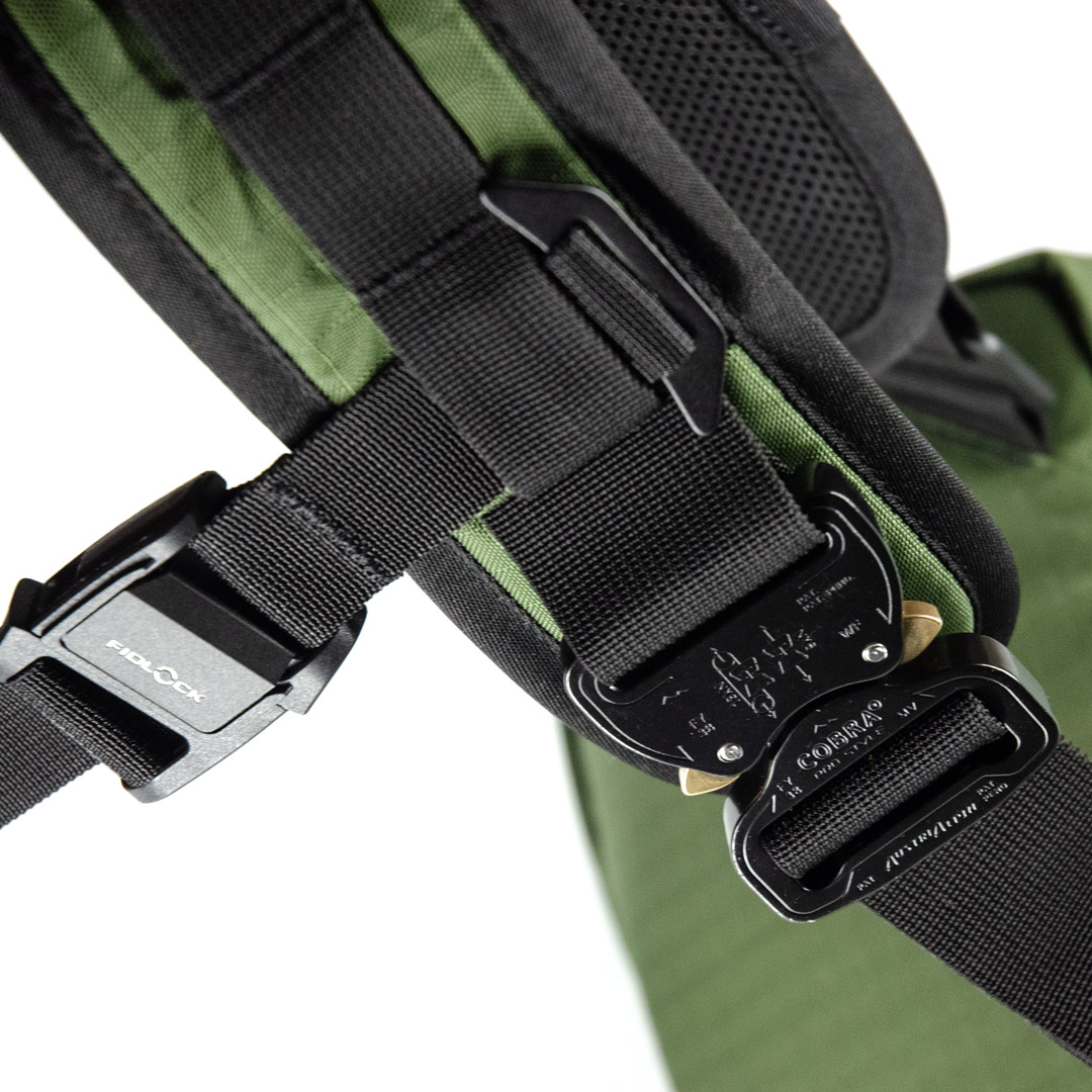 boucle cobra austrialpin et fidlock sur bretelle sacoche bandoulière