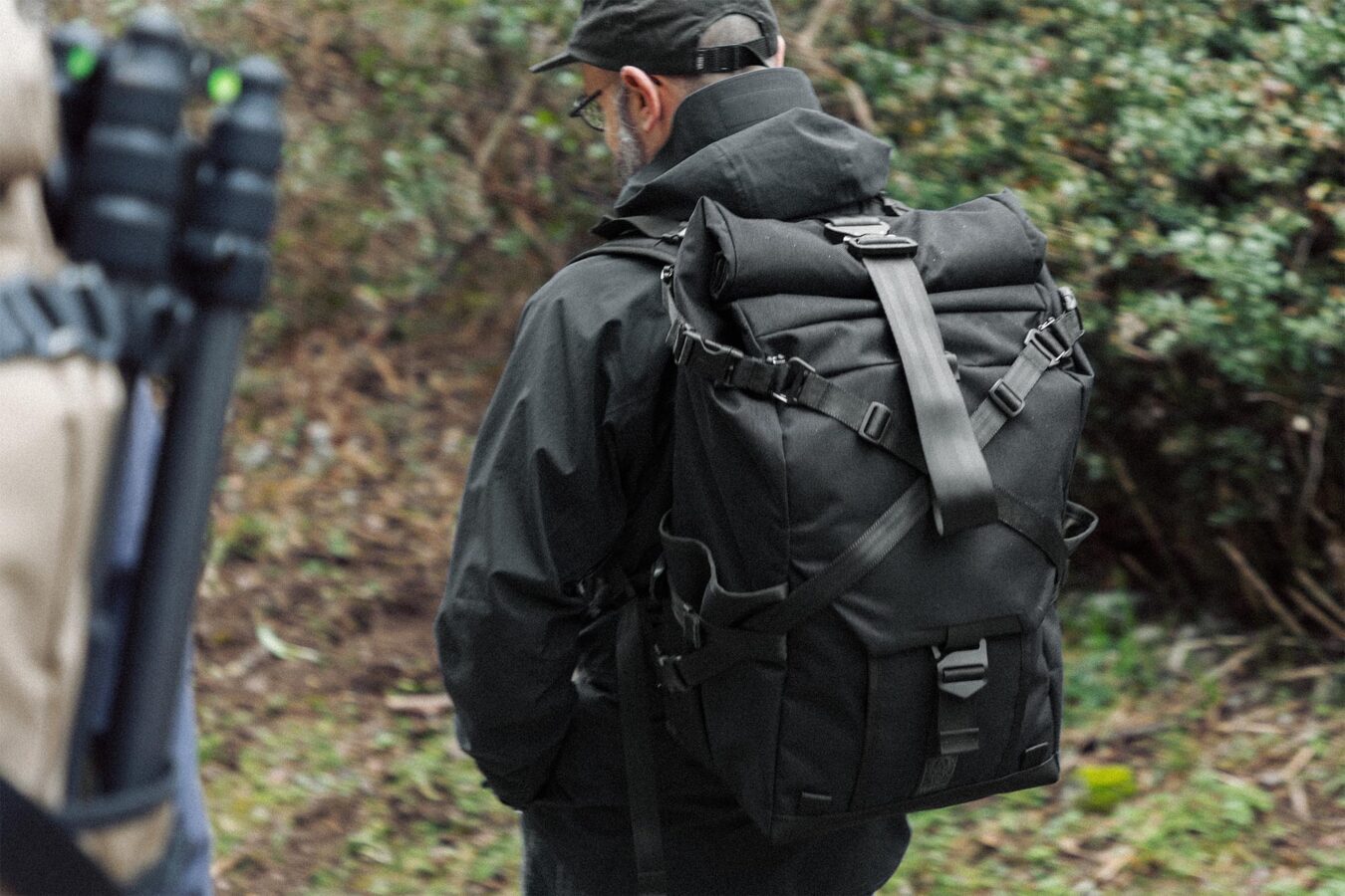 sac à dos noir fabriqué en France et garanti à vie, adapté à la randonnée, au voyage, aux déplacements à vélo (coursiers et commuter)
