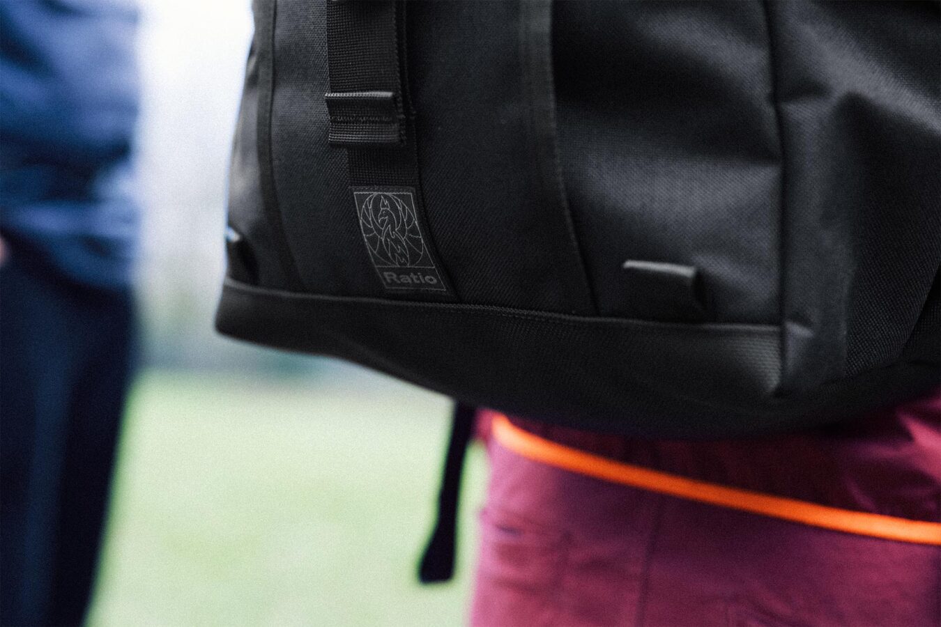 sac à dos noir fabriqué en France et garanti à vie, adapté à la randonnée, au voyage, aux déplacements à vélo (coursiers et commuter)